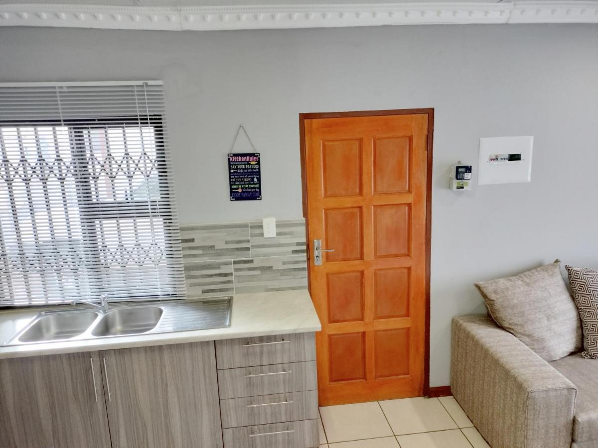 Sunrise Guesthouse Pretoria-Noord Exteriör bild