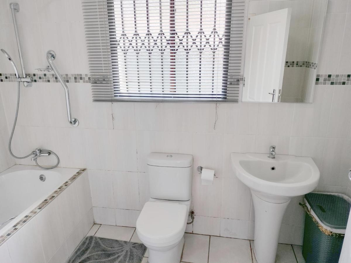 Sunrise Guesthouse Pretoria-Noord Exteriör bild
